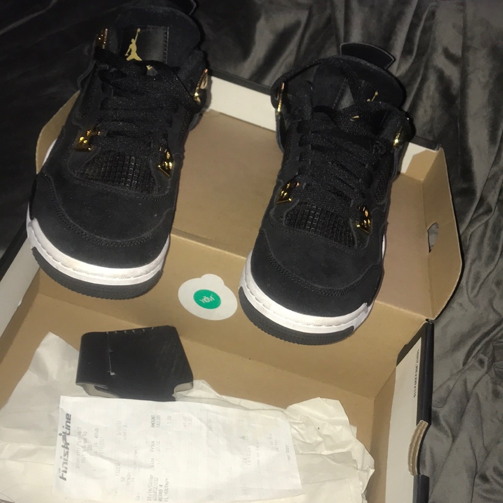 Air Jordan 4 Retro BG size 6Y
